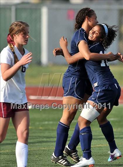 Thumbnail 3 in Torrey Pines vs. Bullard (CIF SoCal D1 Regional Final) photogallery.