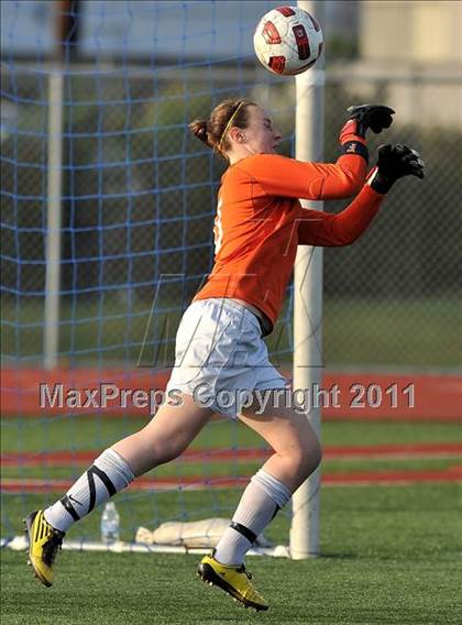 Thumbnail 3 in Torrey Pines vs. Bullard (CIF SoCal D1 Regional Final) photogallery.