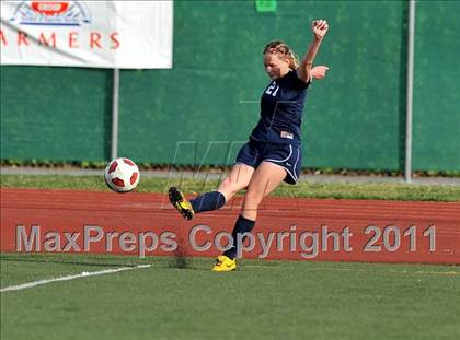 Thumbnail 2 in Torrey Pines vs. Bullard (CIF SoCal D1 Regional Final) photogallery.