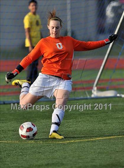 Thumbnail 2 in Torrey Pines vs. Bullard (CIF SoCal D1 Regional Final) photogallery.