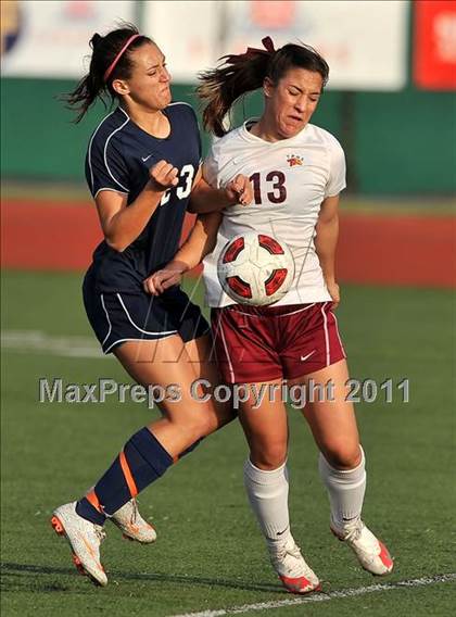 Thumbnail 2 in Torrey Pines vs. Bullard (CIF SoCal D1 Regional Final) photogallery.