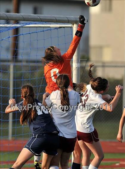 Thumbnail 2 in Torrey Pines vs. Bullard (CIF SoCal D1 Regional Final) photogallery.