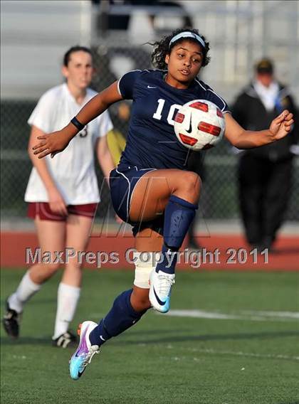 Thumbnail 3 in Torrey Pines vs. Bullard (CIF SoCal D1 Regional Final) photogallery.