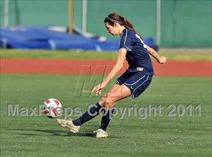 Thumbnail 2 in Torrey Pines vs. Bullard (CIF SoCal D1 Regional Final) photogallery.