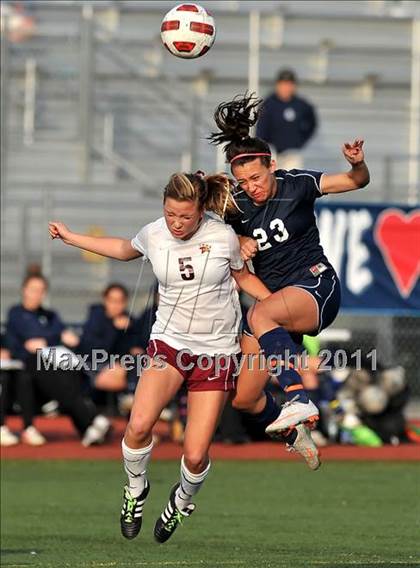Thumbnail 3 in Torrey Pines vs. Bullard (CIF SoCal D1 Regional Final) photogallery.