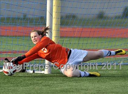 Thumbnail 3 in Torrey Pines vs. Bullard (CIF SoCal D1 Regional Final) photogallery.