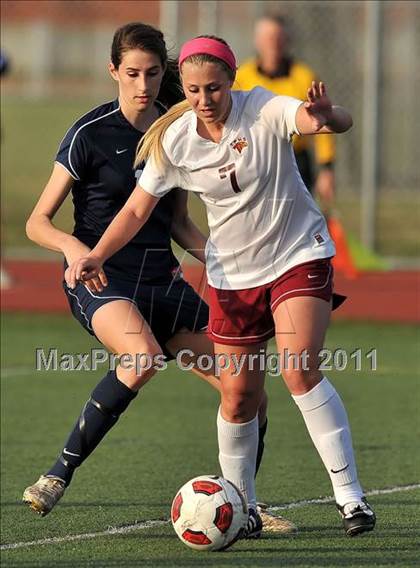 Thumbnail 3 in Torrey Pines vs. Bullard (CIF SoCal D1 Regional Final) photogallery.