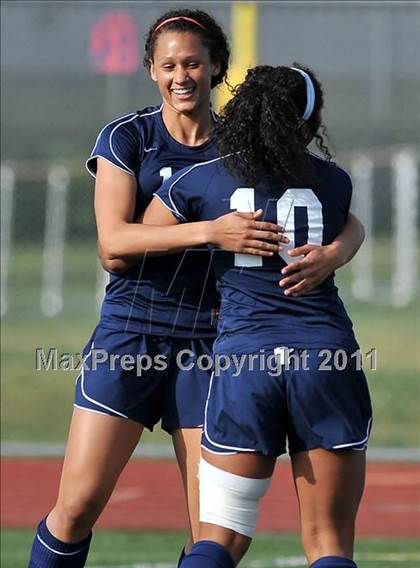 Thumbnail 3 in Torrey Pines vs. Bullard (CIF SoCal D1 Regional Final) photogallery.