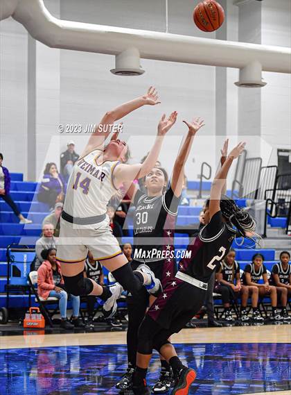 Thumbnail 2 in Hearne vs Weimar (UIL 2A Reg IV Bi-District Playoff) photogallery.