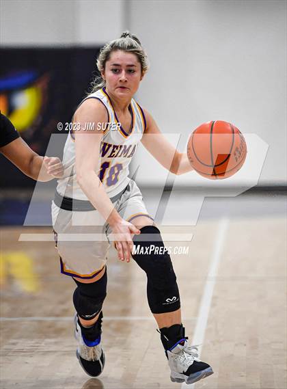 Thumbnail 2 in Hearne vs Weimar (UIL 2A Reg IV Bi-District Playoff) photogallery.