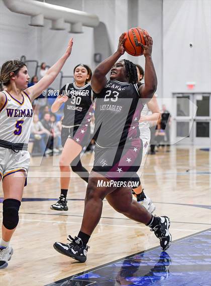 Thumbnail 1 in Hearne vs Weimar (UIL 2A Reg IV Bi-District Playoff) photogallery.