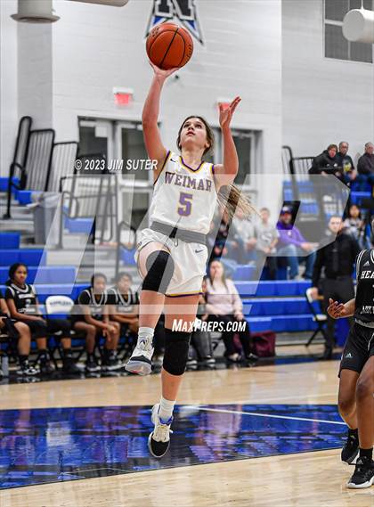 Thumbnail 1 in Hearne vs Weimar (UIL 2A Reg IV Bi-District Playoff) photogallery.