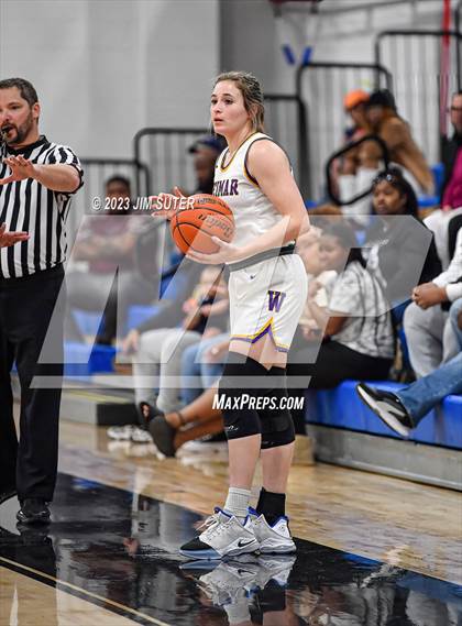 Thumbnail 1 in Hearne vs Weimar (UIL 2A Reg IV Bi-District Playoff) photogallery.
