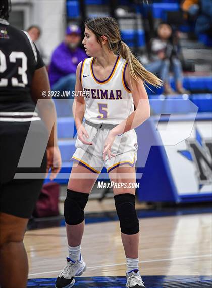 Thumbnail 1 in Hearne vs Weimar (UIL 2A Reg IV Bi-District Playoff) photogallery.