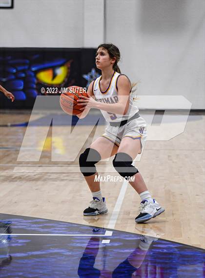 Thumbnail 1 in Hearne vs Weimar (UIL 2A Reg IV Bi-District Playoff) photogallery.