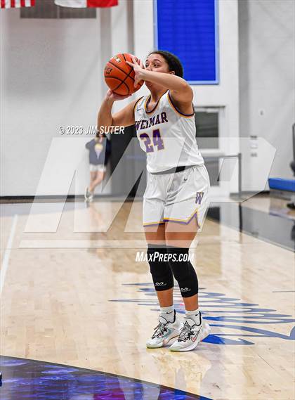 Thumbnail 1 in Hearne vs Weimar (UIL 2A Reg IV Bi-District Playoff) photogallery.