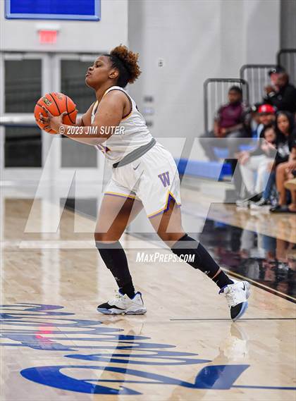 Thumbnail 1 in Hearne vs Weimar (UIL 2A Reg IV Bi-District Playoff) photogallery.