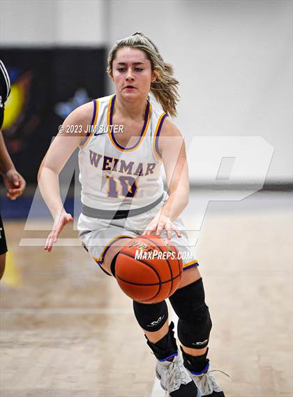 Thumbnail 1 in Hearne vs Weimar (UIL 2A Reg IV Bi-District Playoff) photogallery.