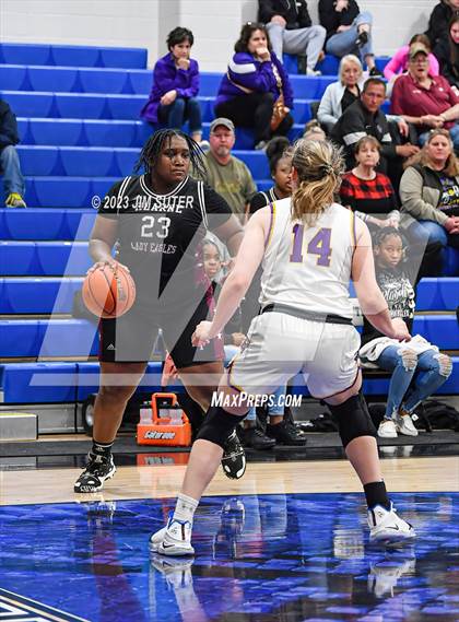 Thumbnail 1 in Hearne vs Weimar (UIL 2A Reg IV Bi-District Playoff) photogallery.