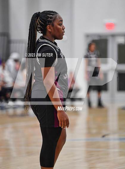 Thumbnail 1 in Hearne vs Weimar (UIL 2A Reg IV Bi-District Playoff) photogallery.