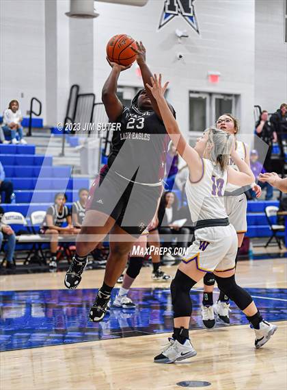 Thumbnail 2 in Hearne vs Weimar (UIL 2A Reg IV Bi-District Playoff) photogallery.