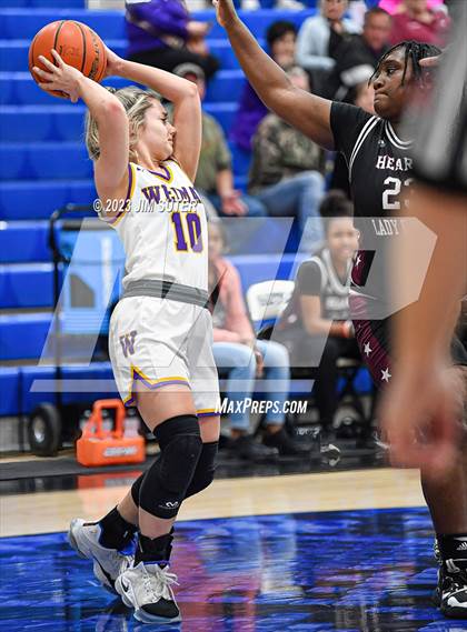 Thumbnail 1 in Hearne vs Weimar (UIL 2A Reg IV Bi-District Playoff) photogallery.