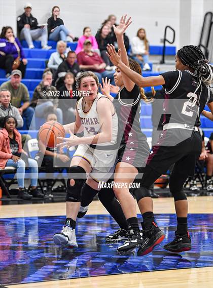 Thumbnail 1 in Hearne vs Weimar (UIL 2A Reg IV Bi-District Playoff) photogallery.