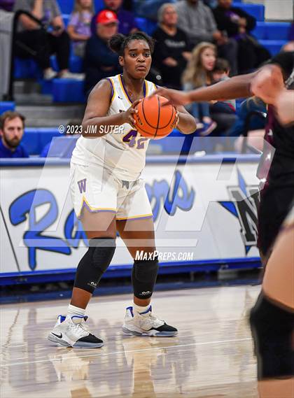 Thumbnail 2 in Hearne vs Weimar (UIL 2A Reg IV Bi-District Playoff) photogallery.