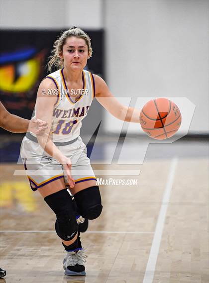 Thumbnail 1 in Hearne vs Weimar (UIL 2A Reg IV Bi-District Playoff) photogallery.