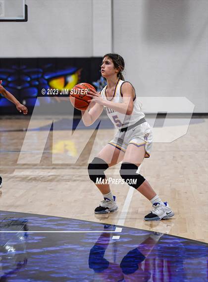 Thumbnail 2 in Hearne vs Weimar (UIL 2A Reg IV Bi-District Playoff) photogallery.