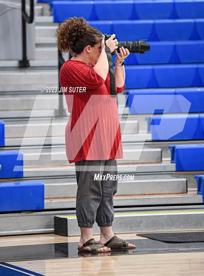 Thumbnail 1 in Hearne vs Weimar (UIL 2A Reg IV Bi-District Playoff) photogallery.