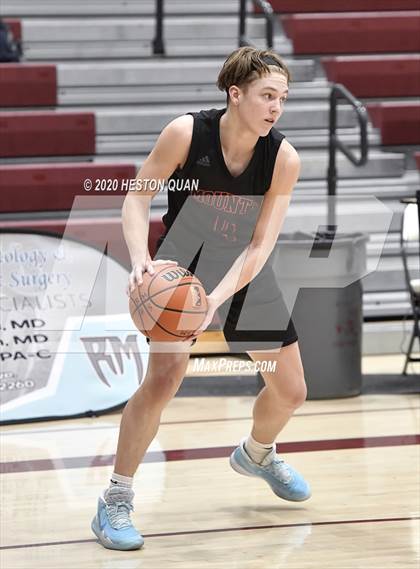 Thumbnail 3 in De La Salle vs. Mount Si (Rancho Mirage Holiday Invitational) photogallery.