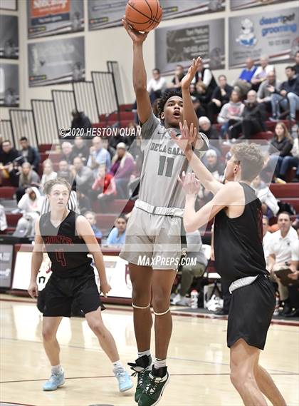 Thumbnail 3 in De La Salle vs. Mount Si (Rancho Mirage Holiday Invitational) photogallery.