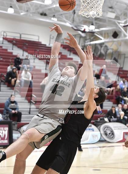 Thumbnail 3 in De La Salle vs. Mount Si (Rancho Mirage Holiday Invitational) photogallery.
