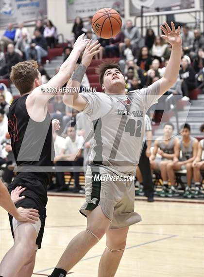 Thumbnail 2 in De La Salle vs. Mount Si (Rancho Mirage Holiday Invitational) photogallery.