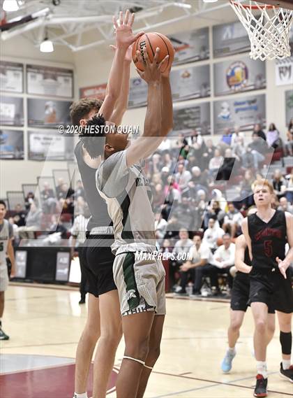 Thumbnail 3 in De La Salle vs. Mount Si (Rancho Mirage Holiday Invitational) photogallery.