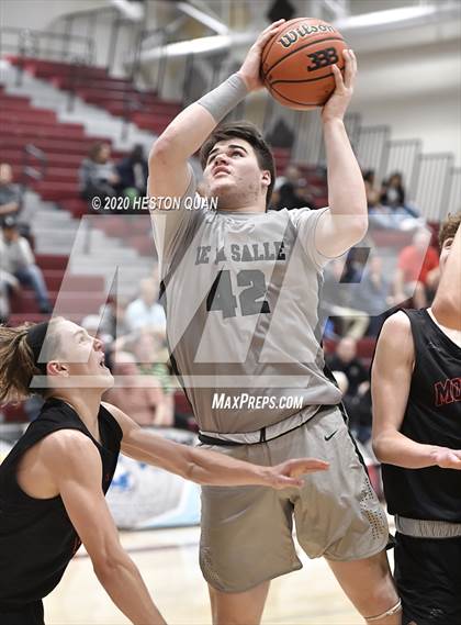 Thumbnail 3 in De La Salle vs. Mount Si (Rancho Mirage Holiday Invitational) photogallery.