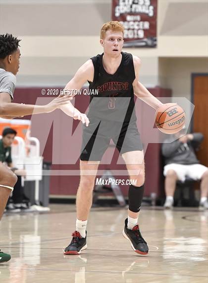 Thumbnail 2 in De La Salle vs. Mount Si (Rancho Mirage Holiday Invitational) photogallery.
