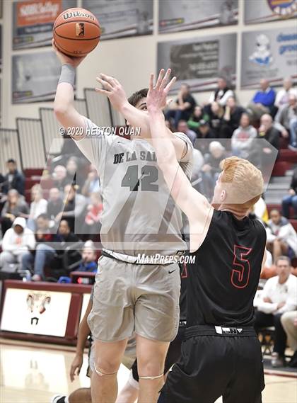 Thumbnail 1 in De La Salle vs. Mount Si (Rancho Mirage Holiday Invitational) photogallery.