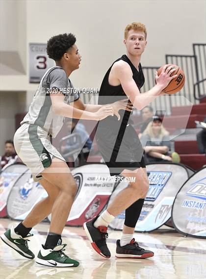 Thumbnail 3 in De La Salle vs. Mount Si (Rancho Mirage Holiday Invitational) photogallery.