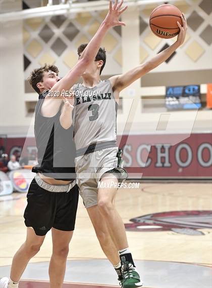 Thumbnail 3 in De La Salle vs. Mount Si (Rancho Mirage Holiday Invitational) photogallery.