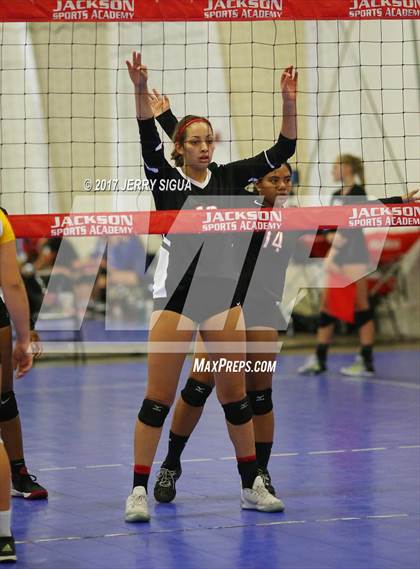 Thumbnail 1 in Sutter vs Lincoln (CIVT Pre-season Varsity Tournament) photogallery.