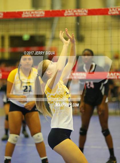 Thumbnail 3 in Sutter vs Lincoln (CIVT Pre-season Varsity Tournament) photogallery.