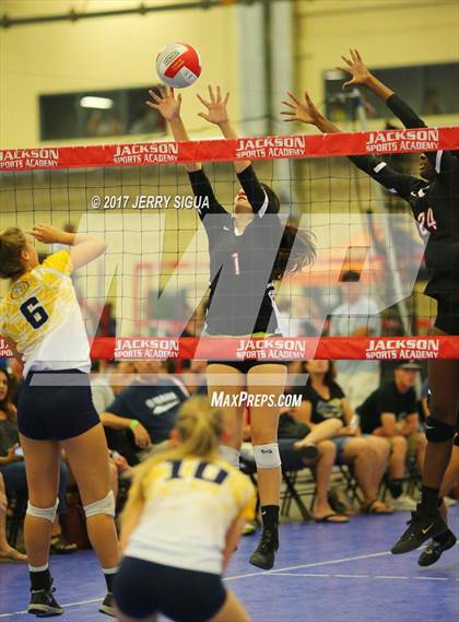 Thumbnail 2 in Sutter vs Lincoln (CIVT Pre-season Varsity Tournament) photogallery.