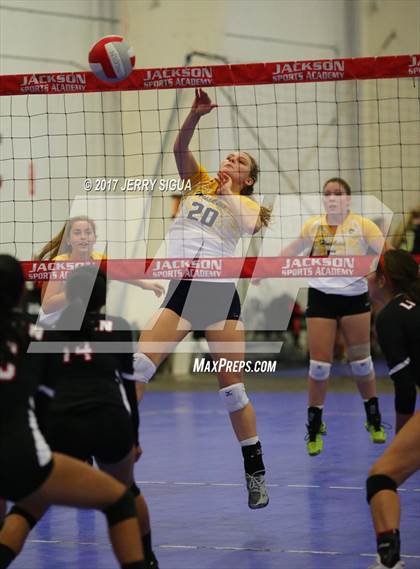 Thumbnail 3 in Sutter vs Lincoln (CIVT Pre-season Varsity Tournament) photogallery.