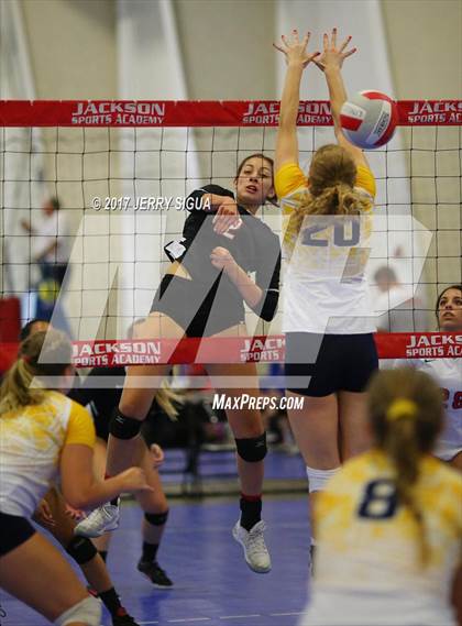 Thumbnail 3 in Sutter vs Lincoln (CIVT Pre-season Varsity Tournament) photogallery.