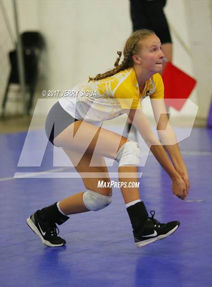 Thumbnail 3 in Sutter vs Lincoln (CIVT Pre-season Varsity Tournament) photogallery.