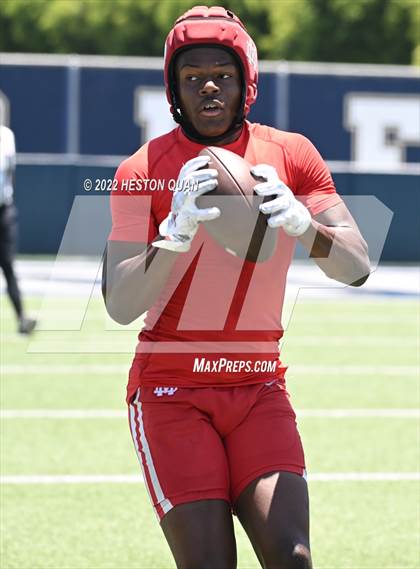 Thumbnail 2 in Mater Dei vs, Servite (Brave 8 Invitational) photogallery.