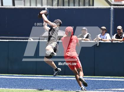 Thumbnail 3 in Mater Dei vs, Servite (Brave 8 Invitational) photogallery.