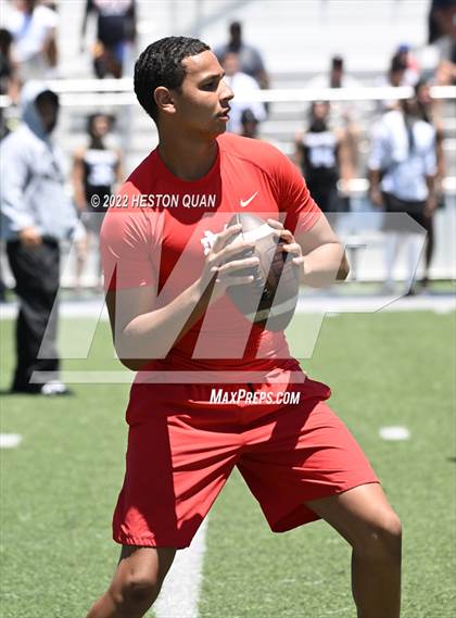 Thumbnail 2 in Mater Dei vs, Servite (Brave 8 Invitational) photogallery.